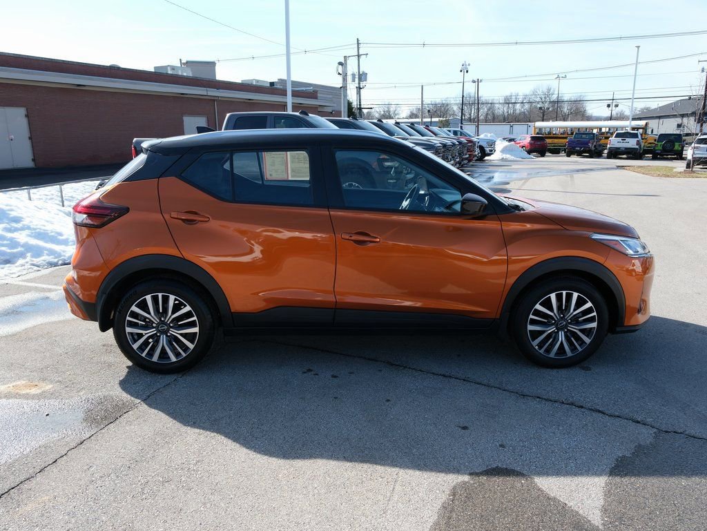 Used 2023 Nissan Kicks SV image 2