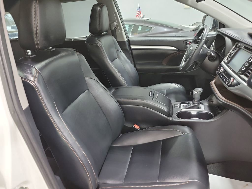 Used 2019 Toyota Highlander XLE image 18