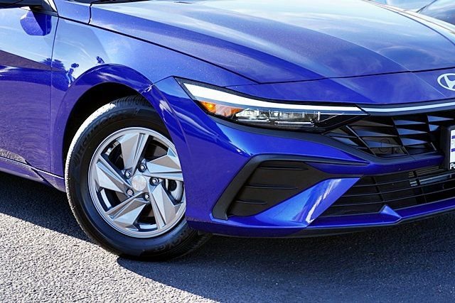 Certified 2025 Hyundai Elantra SE w/ Cargo Package image 4