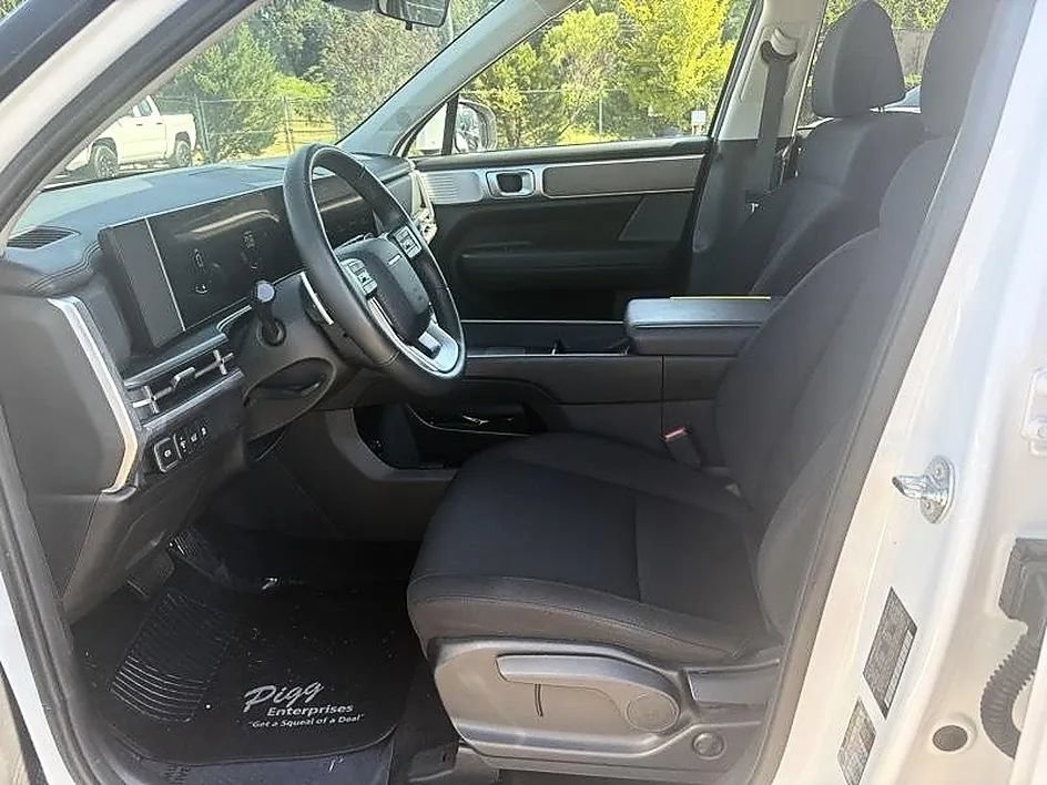 Used 2025 Hyundai Santa Fe SE FWD image 10