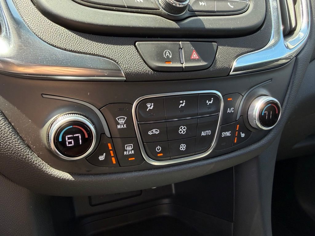 Used 2023 Chevrolet Equinox LT image 3