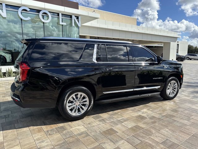 Used 2024 GMC Yukon XL SLT image 2