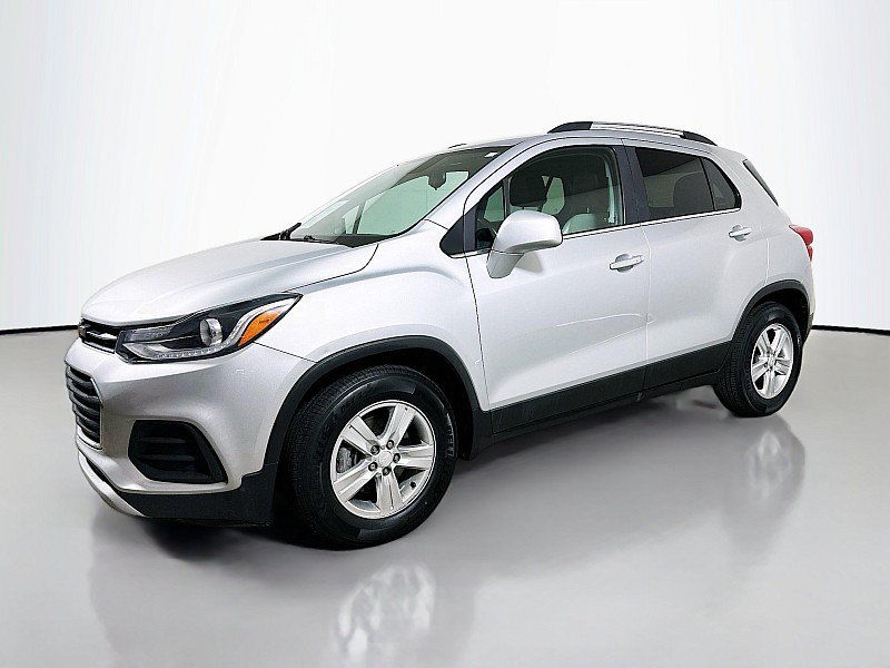 Used 2020 Chevrolet Trax LT w/ LT Convenience Package FWD image 3