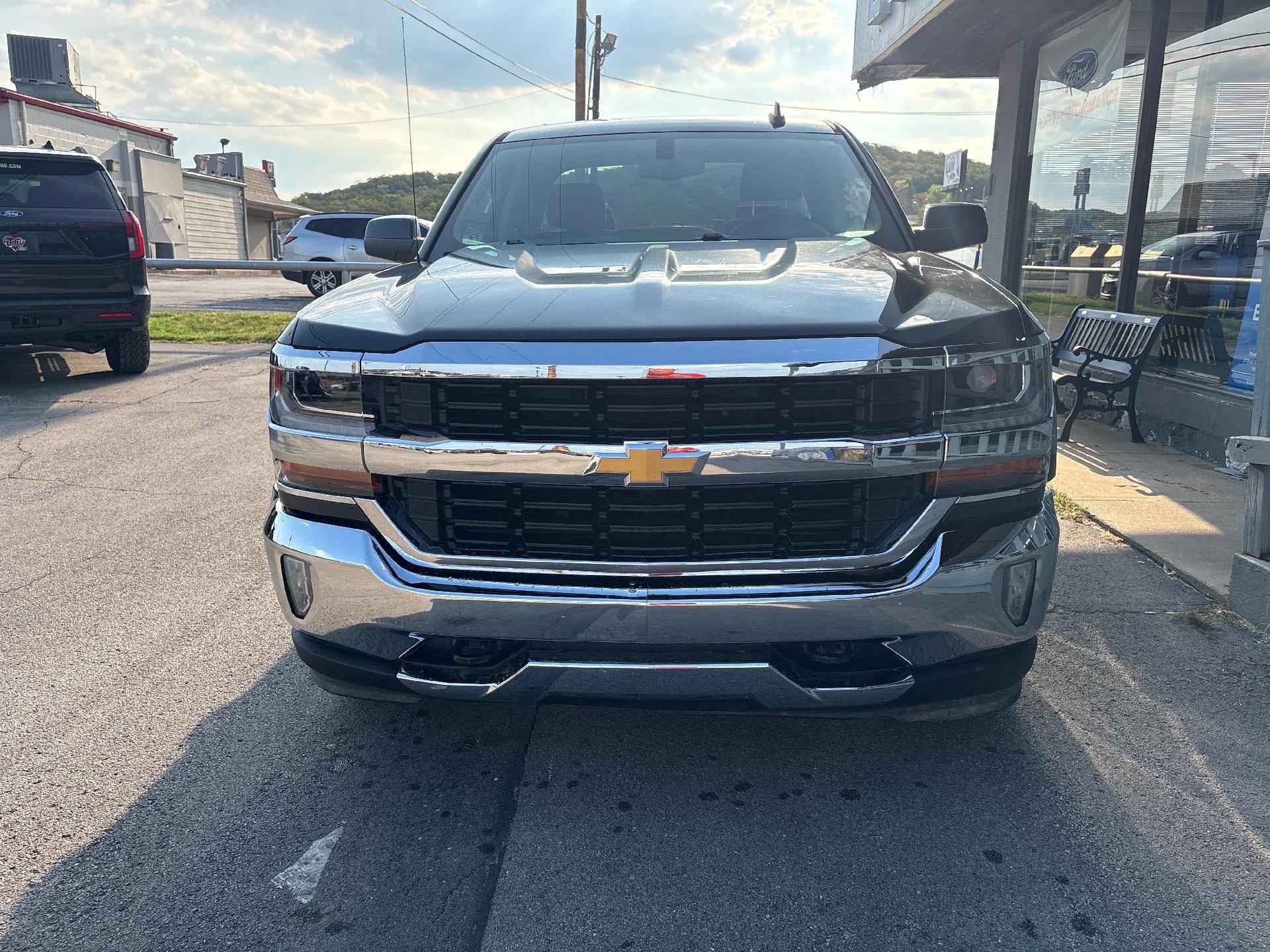 Used 2018 Chevrolet Silverado 1500 LT w/ All Star Edition AWD/4WD image 3