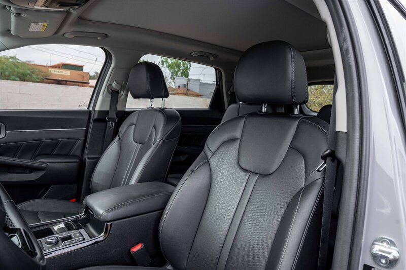Used 2023 Kia Sorento SX FWD image 9