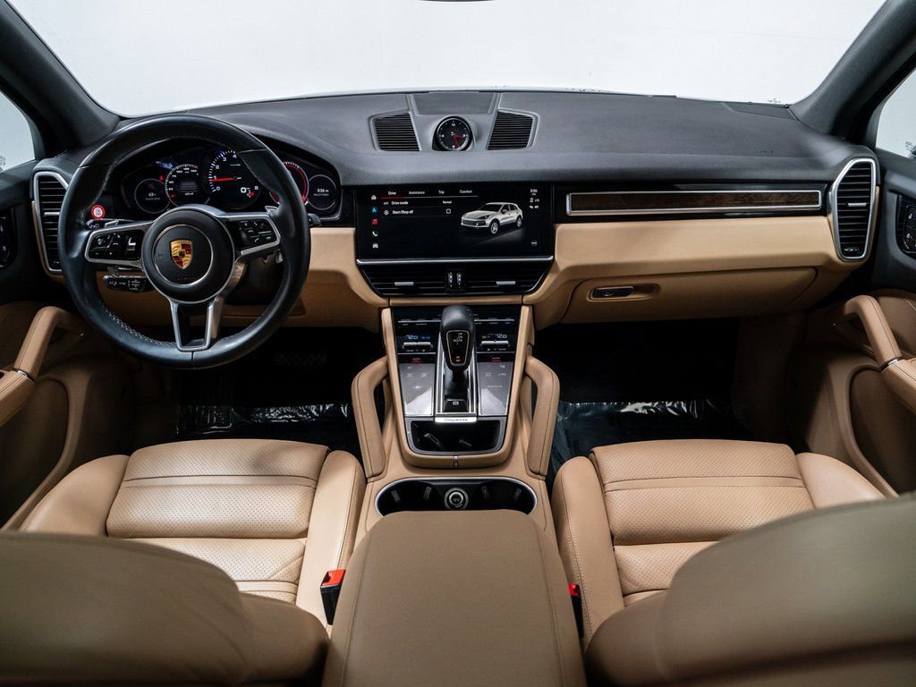 Used 2023 Porsche Cayenne Platinum Edition image 22