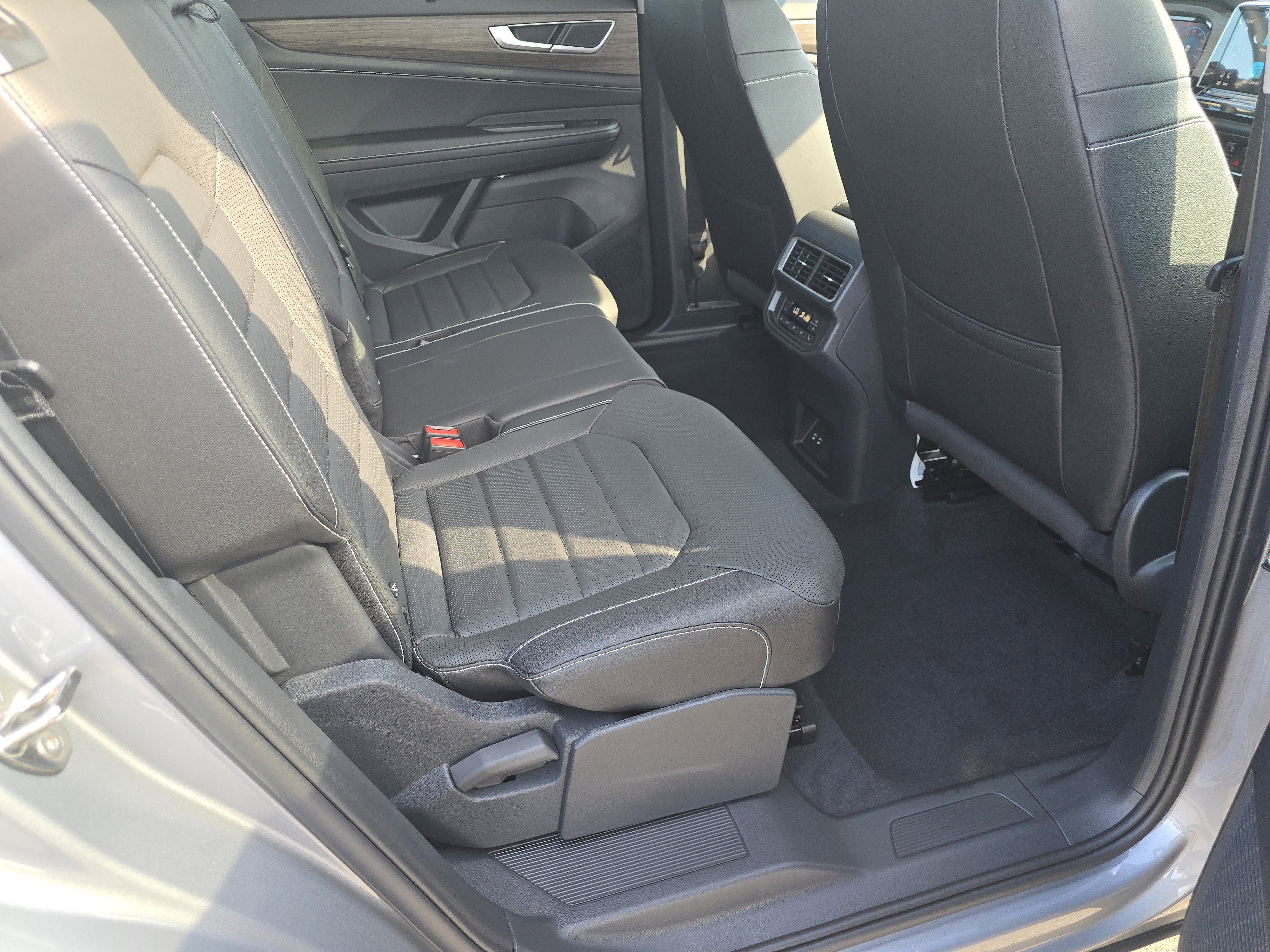 New 2026 Volkswagen Atlas SEL image 17