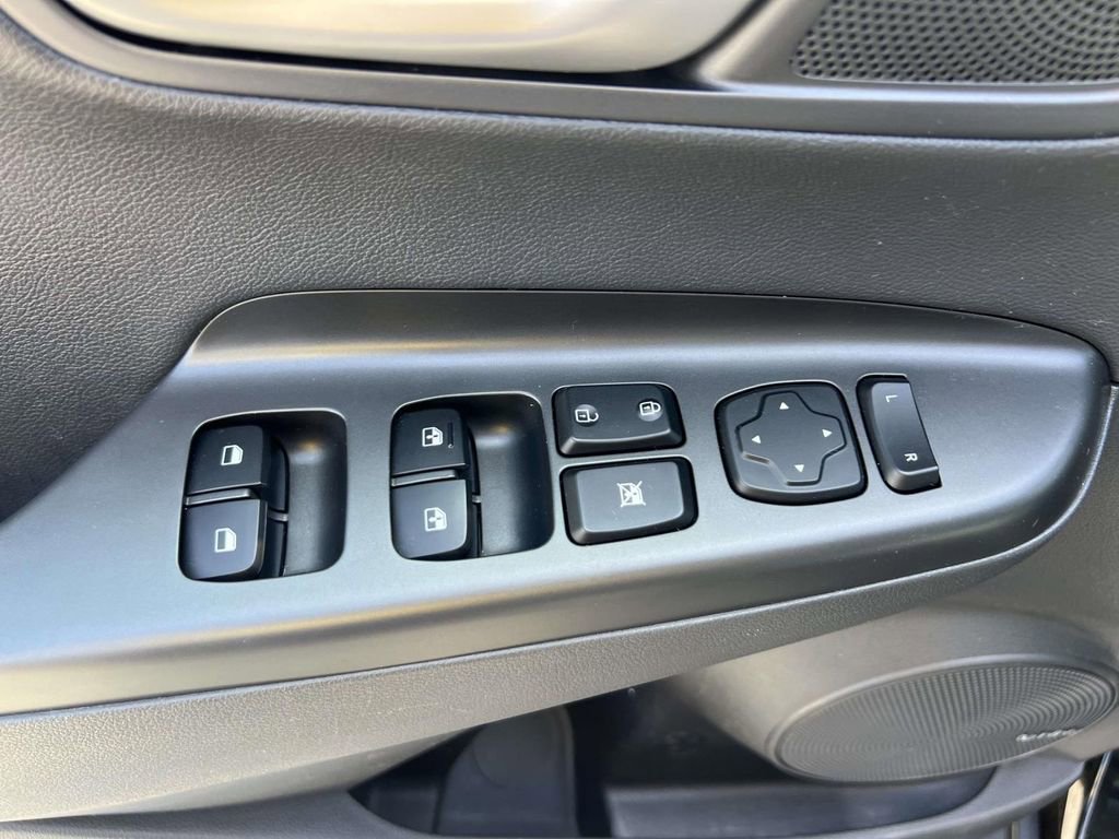 Used 2021 Hyundai Kona Ultimate AWD/4WD image 17