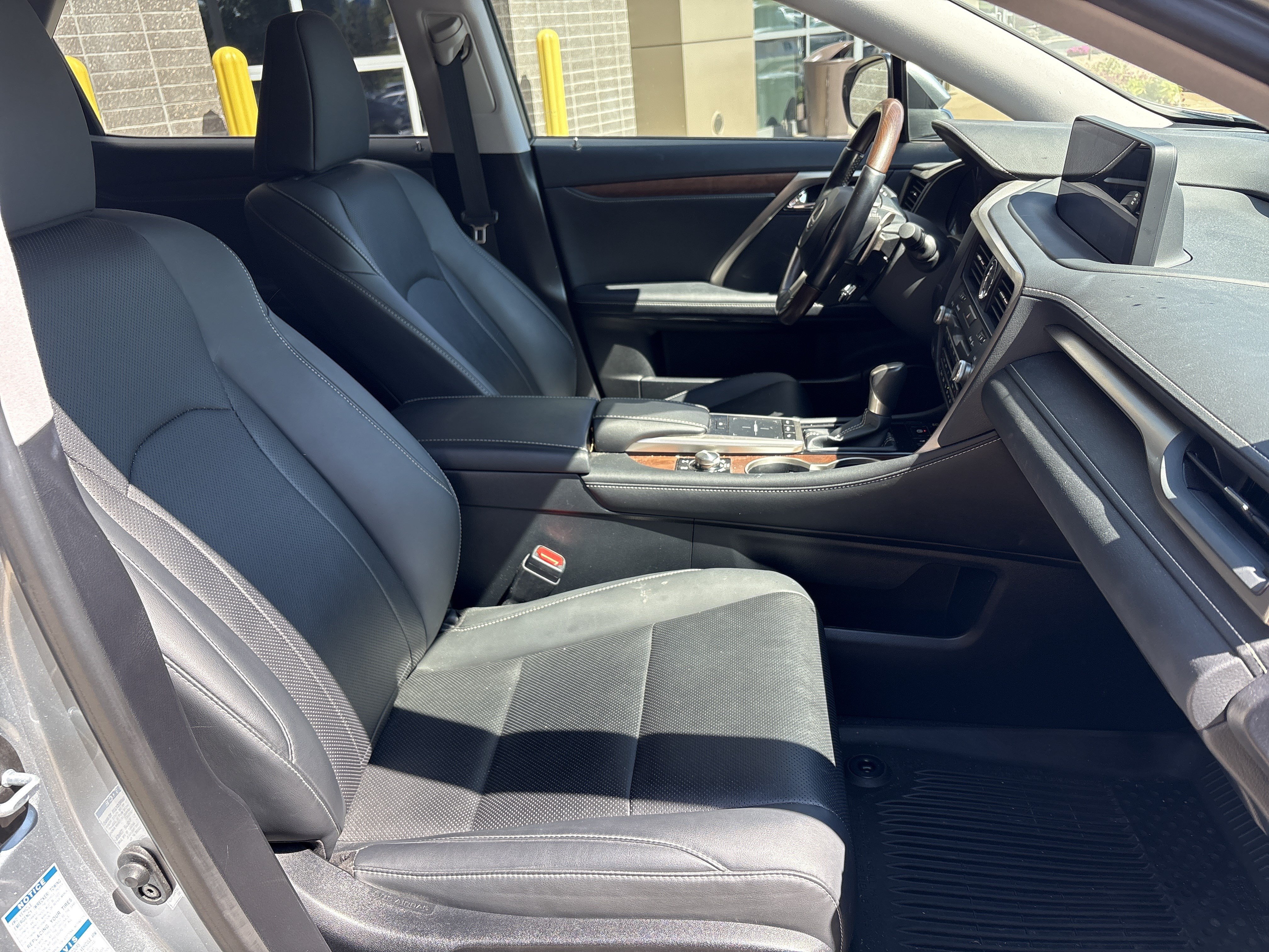 Used 2022 Lexus RX 350L Premium w/ Premium Package AWD/4WD image 33
