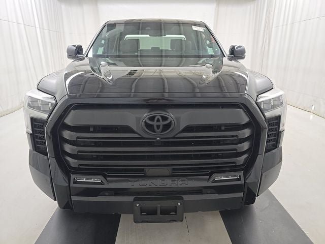 Used 2025 Toyota Tundra Limited AWD/4WD image 3