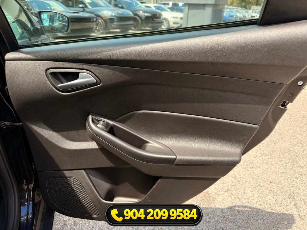 Used 2018 Ford Focus SE FWD image 28