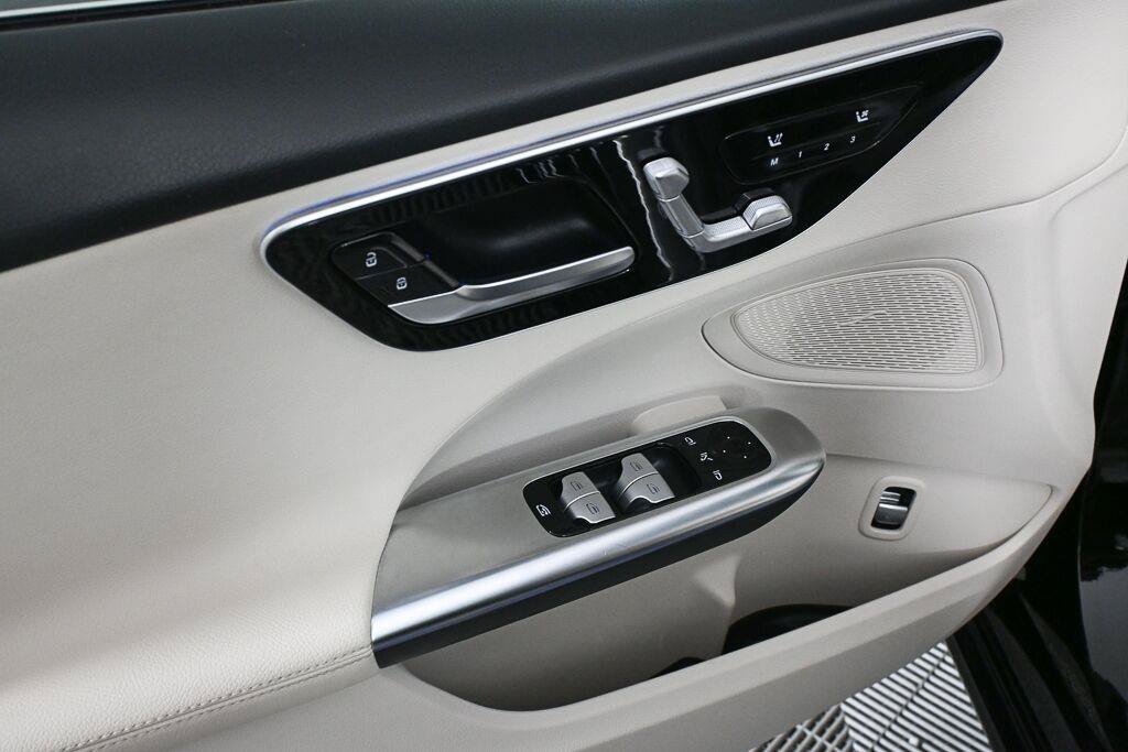 Used 2023 Mercedes-Benz C 300 Sedan image 8