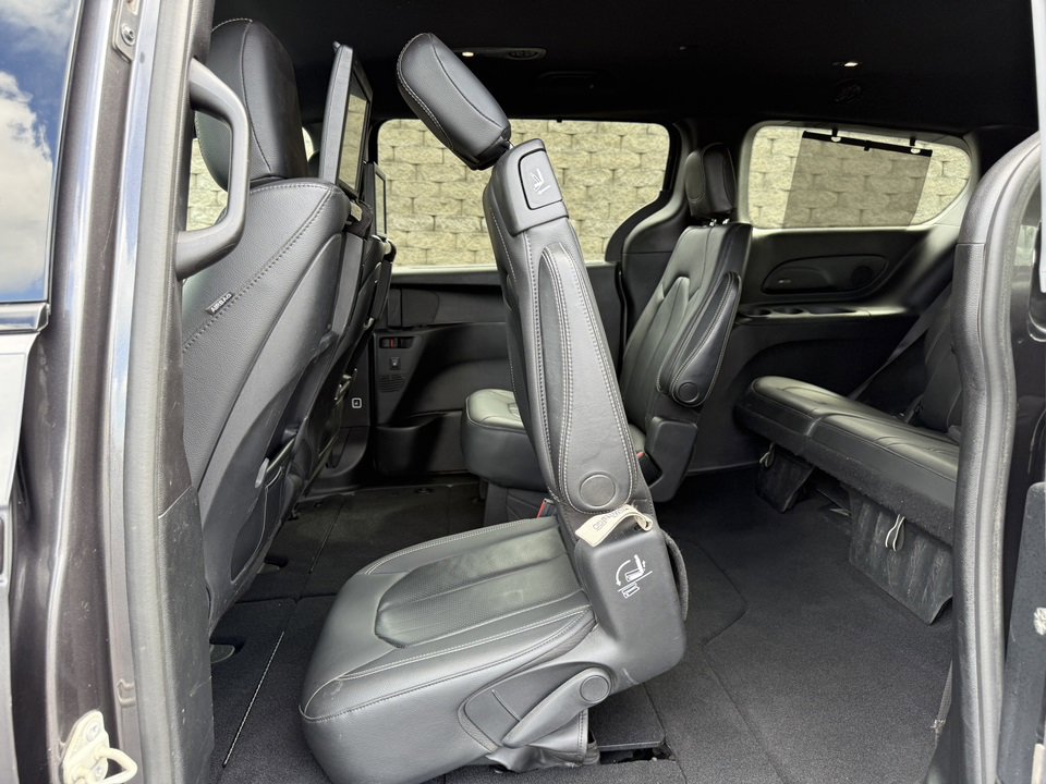 Used 2020 Chrysler Pacifica Touring-L Plus image 6