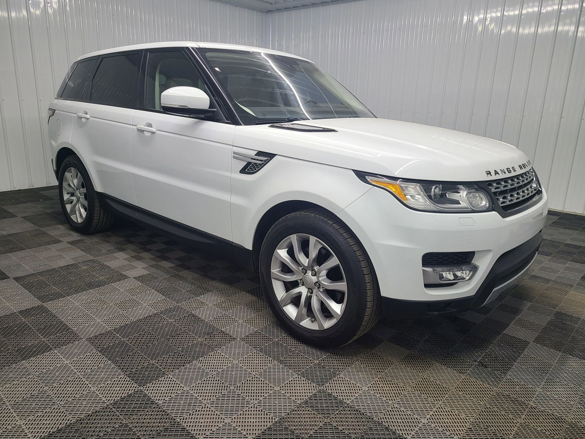 Used 2016 Land Rover Range Rover Sport HSE image 13