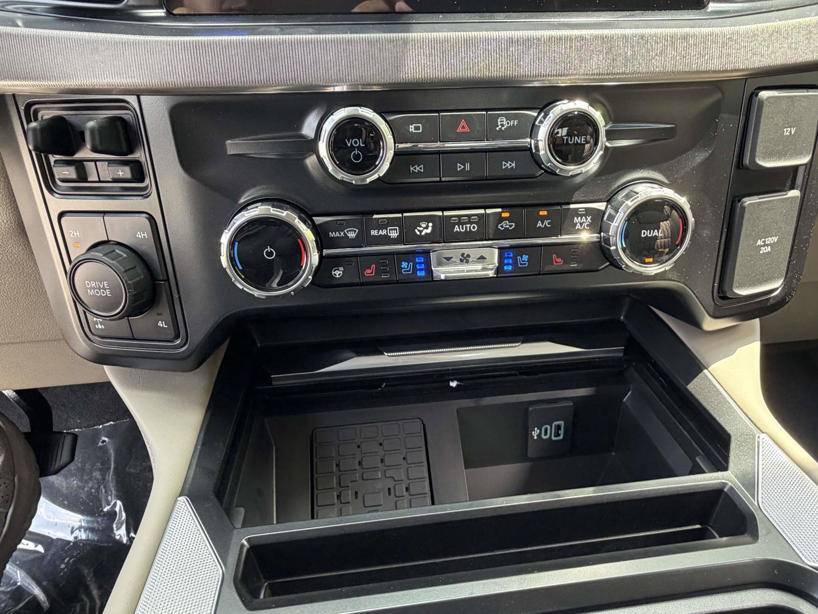 New 2026 Ford F350 Platinum w/ Platinum Plus Package AWD/4WD image 10