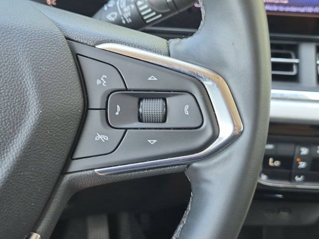 Used 2025 Chevrolet Trax LT w/ LT Convenience Package FWD image 21