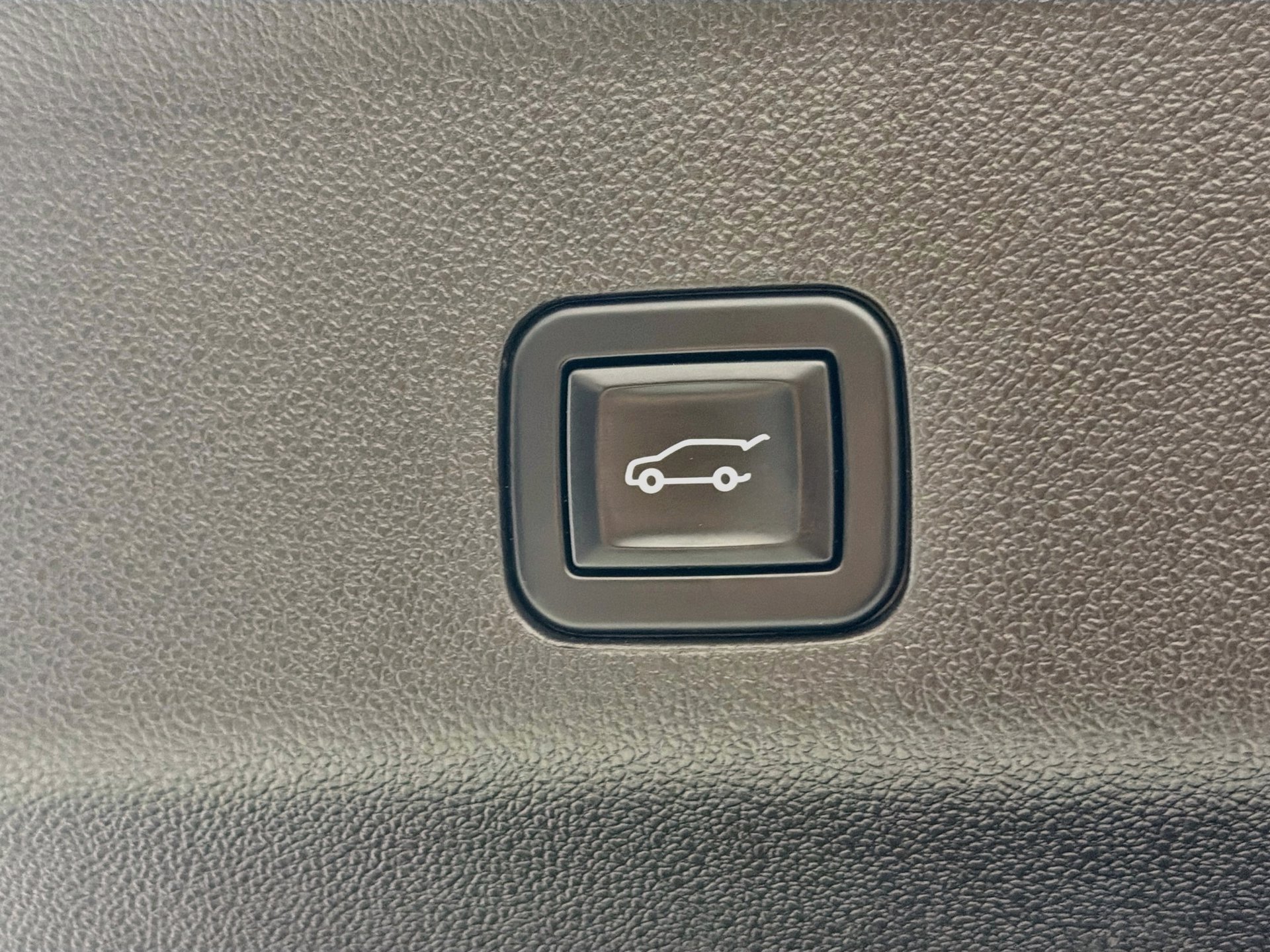 Used 2021 Cadillac Escalade Sport RWD image 14