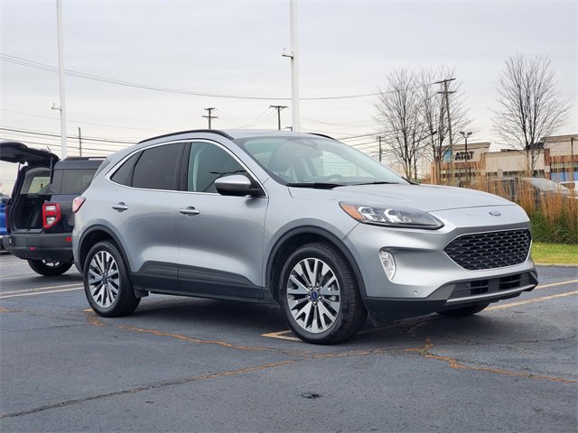 Used 2022 Ford Escape Titanium image 2