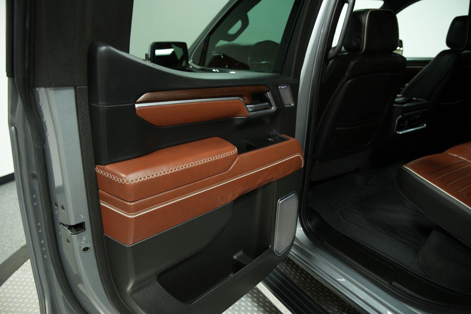 Certified 2025 GMC Sierra 1500 Denali Ultimate AWD/4WD image 37