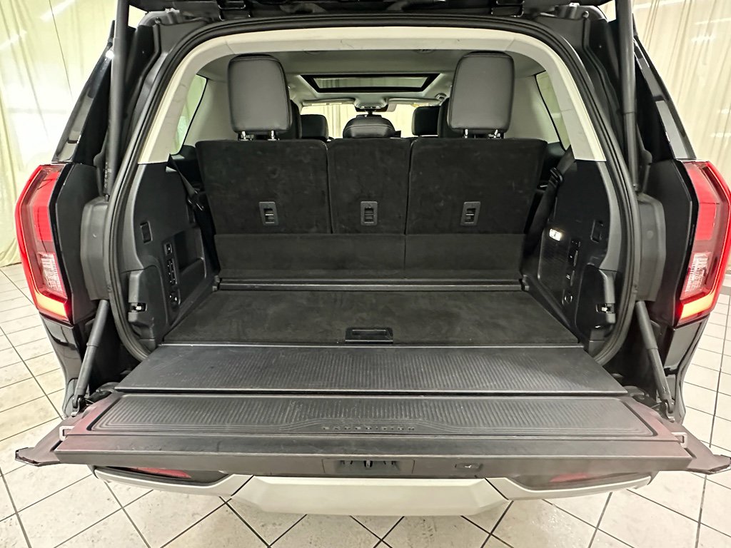 Used 2025 Ford Expedition Platinum image 17