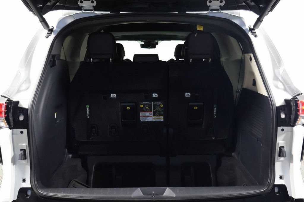 Used 2024 Toyota Sienna Platinum FWD image 15