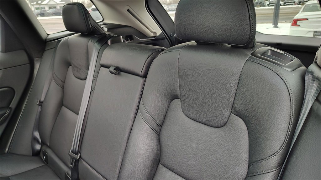 Certified 2025 Volvo XC60 B5 Plus image 25