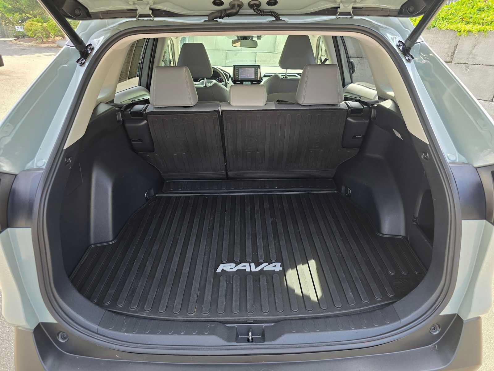Used 2021 Toyota RAV4 XLE Premium AWD/4WD image 16