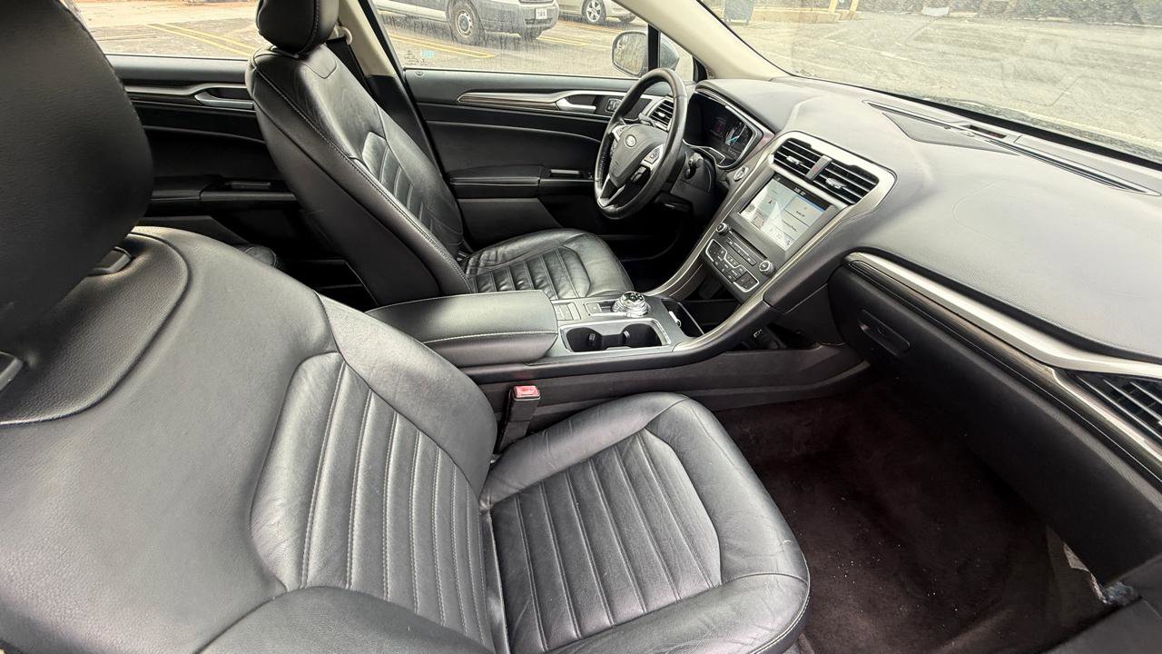 Used 2017 Ford Fusion Energi SE image 11