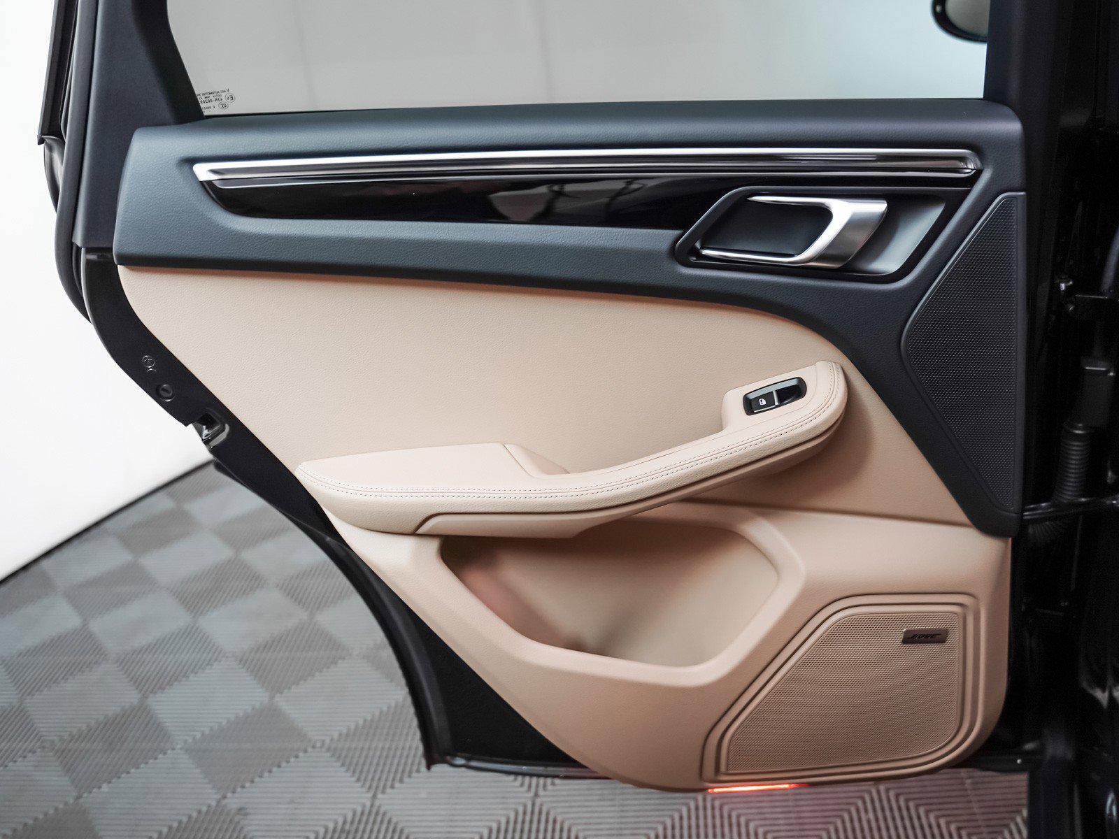 Used 2025 Porsche Macan S image 26