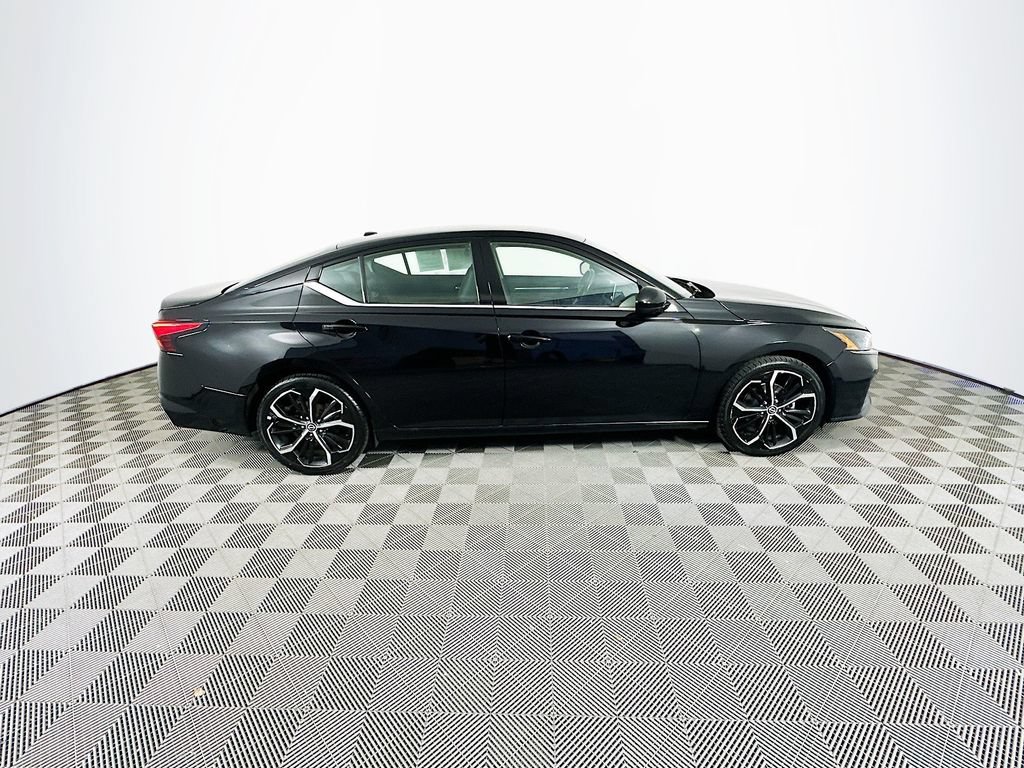 Used 2024 Nissan Altima 2.5 SR FWD image 12