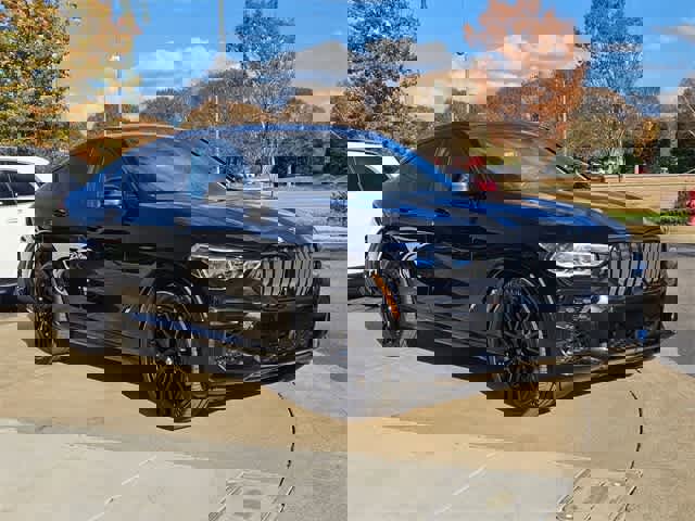 Used 2023 BMW X6 xDrive40i w/ Executive Package image 2