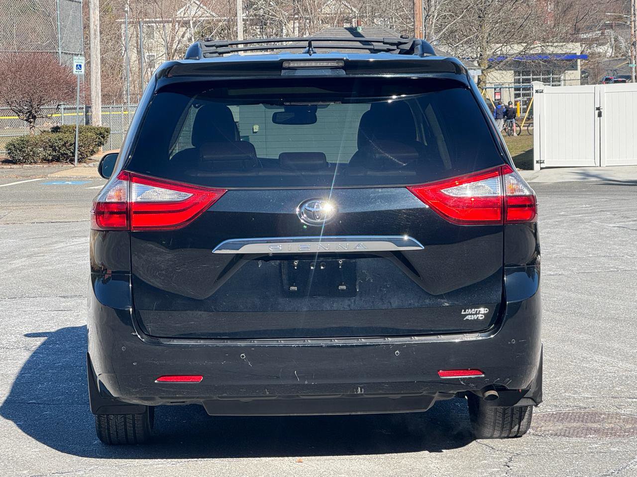 Used 2018 Toyota Sienna Limited Premium image 5