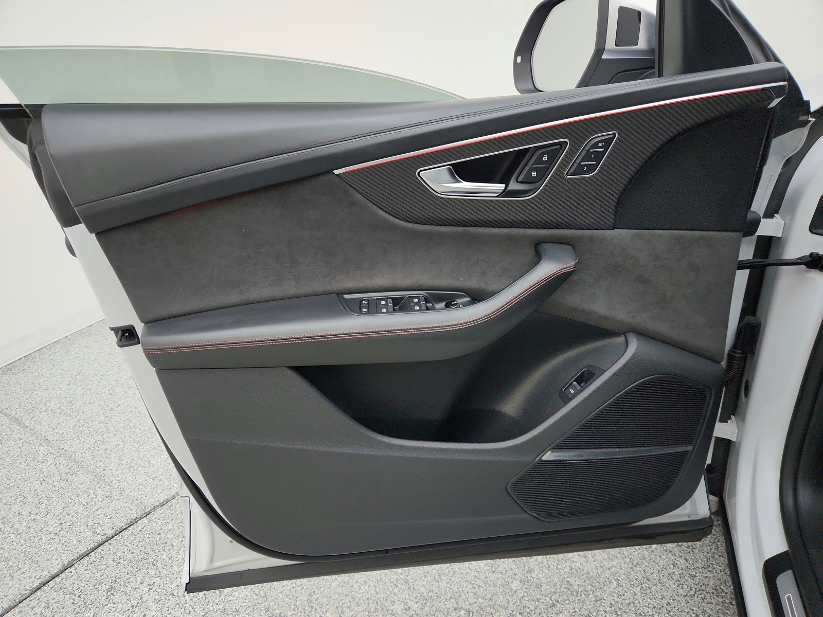 Used 2022 Audi RS Q8 w/ Luxury Package image 39