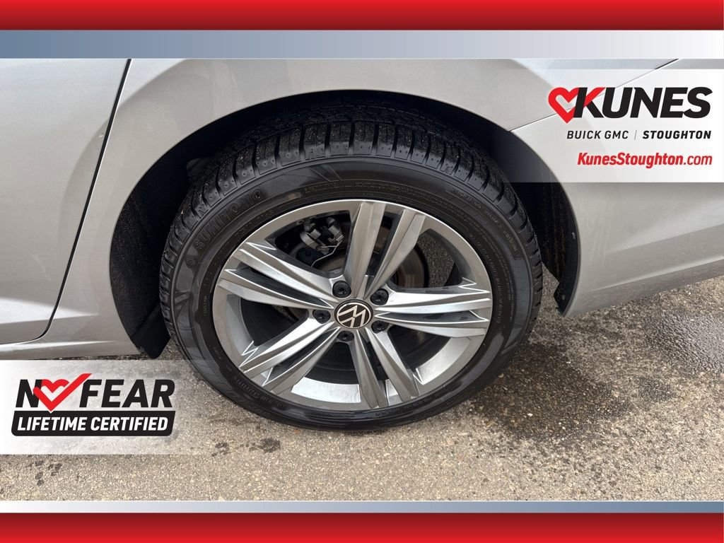 Used 2024 Volkswagen Jetta SE image 17