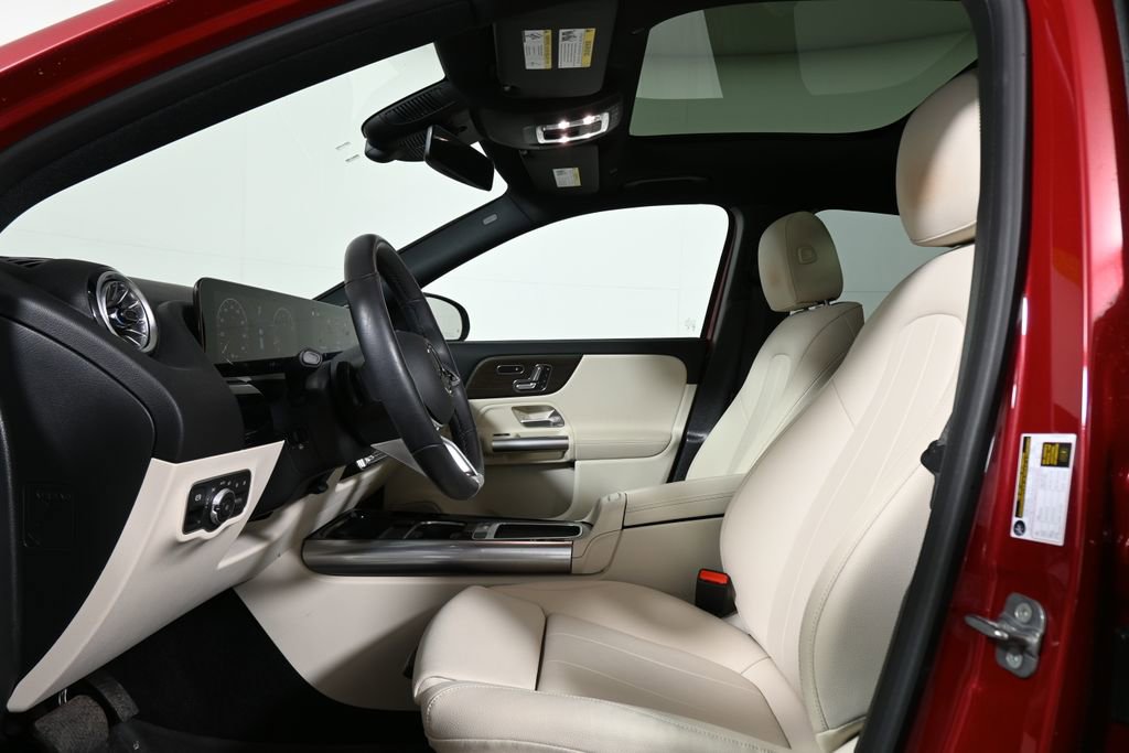 Certified 2025 Mercedes-Benz GLA 250 4MATIC image 3