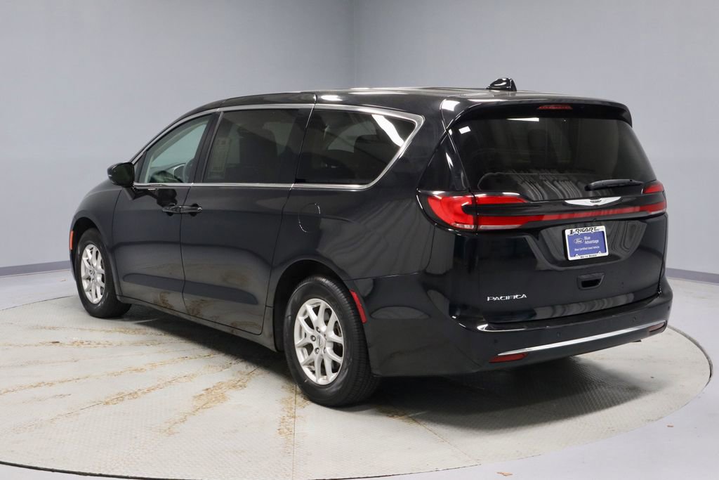 Used 2024 Chrysler Pacifica Touring-L FWD image 10