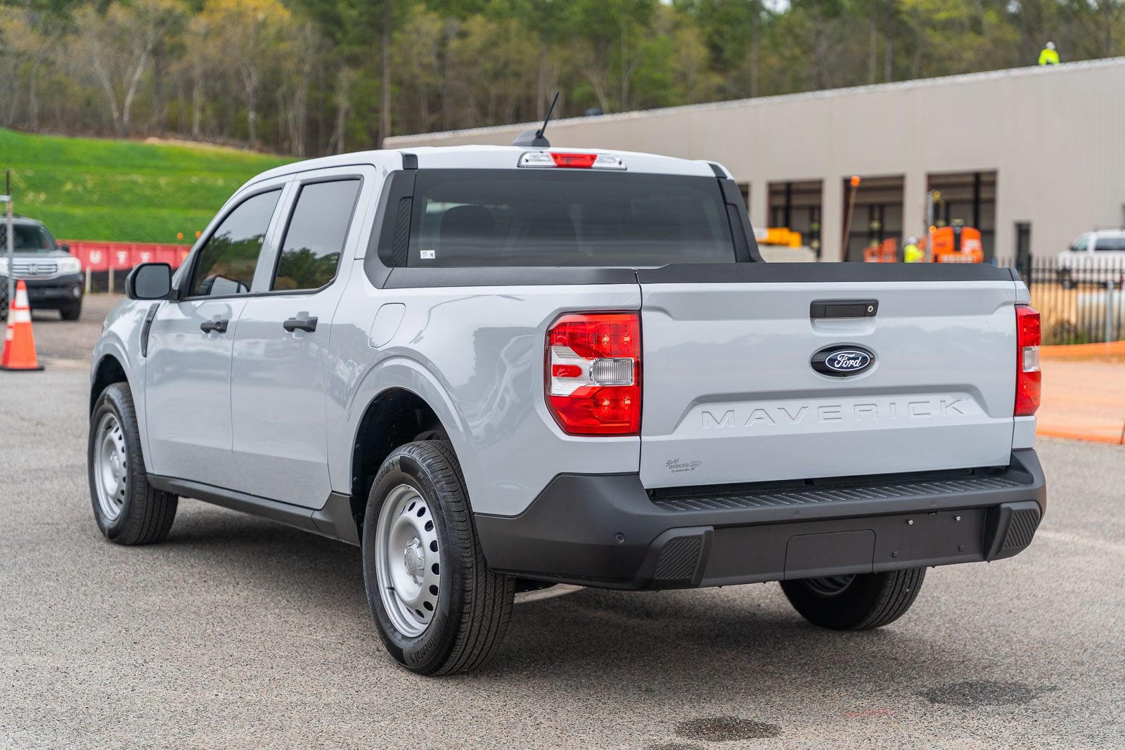 Certified 2025 Ford Maverick XL w/ Equipment Group 102A AWD/4WD image 5