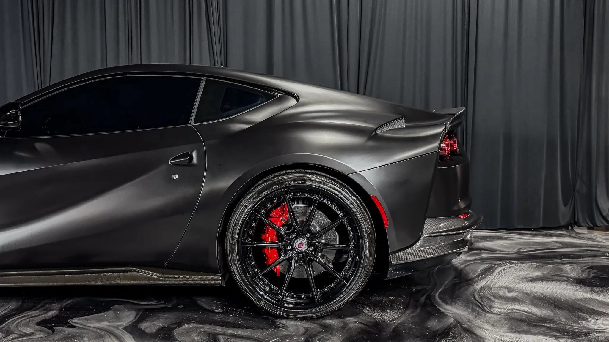 Used 2019 Ferrari 812 Superfast RWD image 5