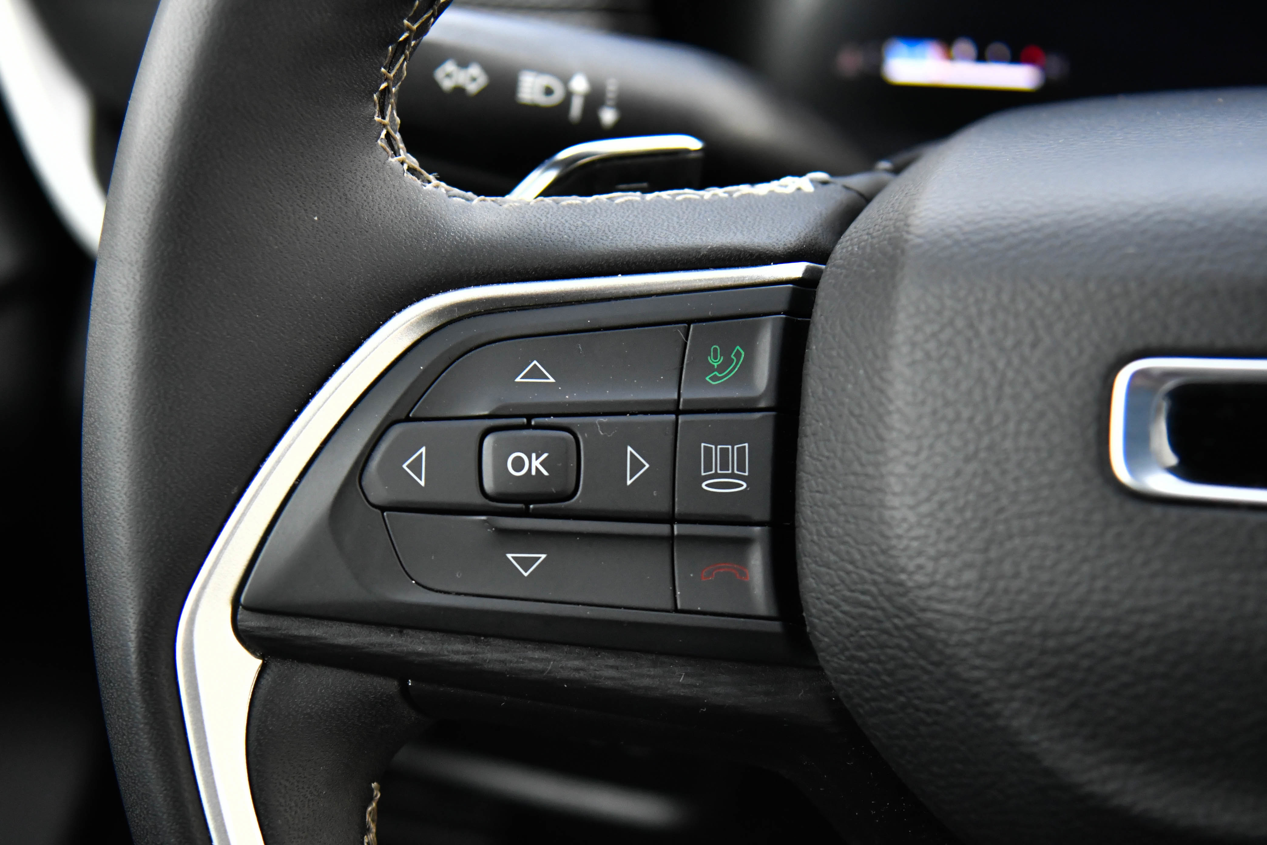 Used 2024 Jeep Grand Cherokee L Laredo image 34