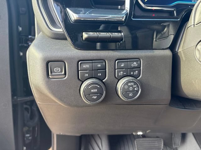 Used 2024 Chevrolet Silverado 1500 High Country w/ Technology Package AWD/4WD image 31
