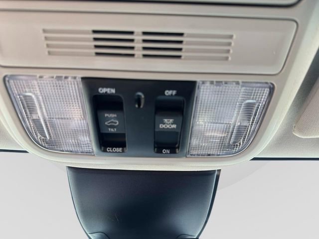 Used 2025 Honda Odyssey Elite image 35