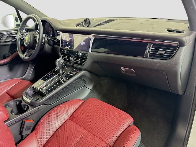 Used 2023 Porsche Macan AWD/4WD image 29