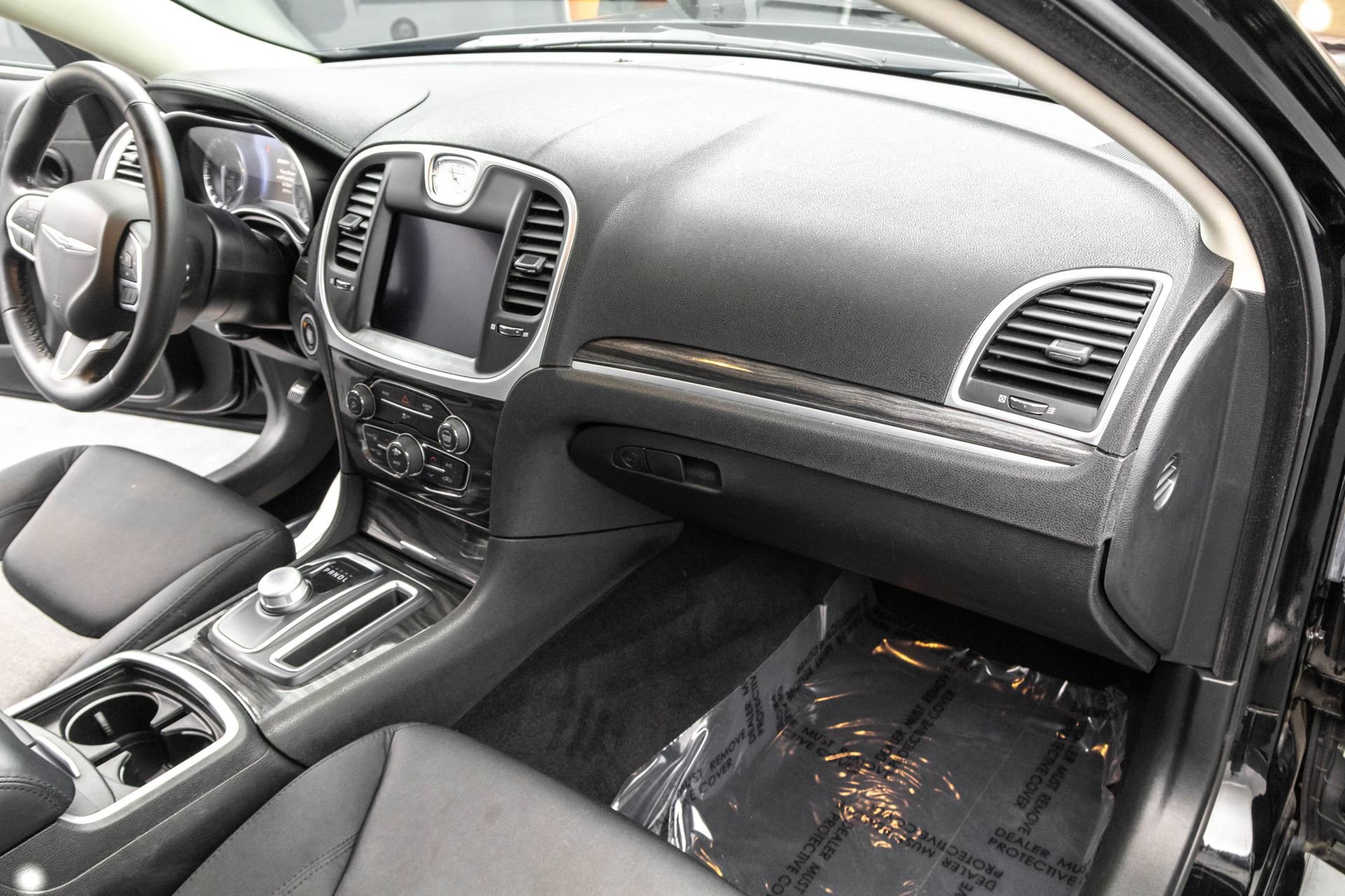 Used 2022 Chrysler 300 Touring w/ Sport Appearance Package image 36