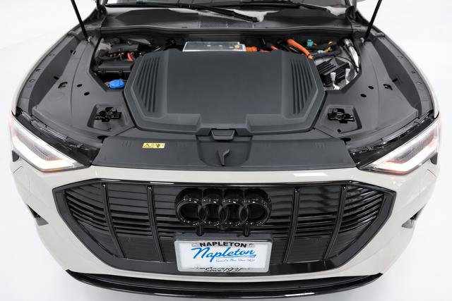 Used 2022 Audi e-tron Premium Plus w/ Premium Plus Package image 7