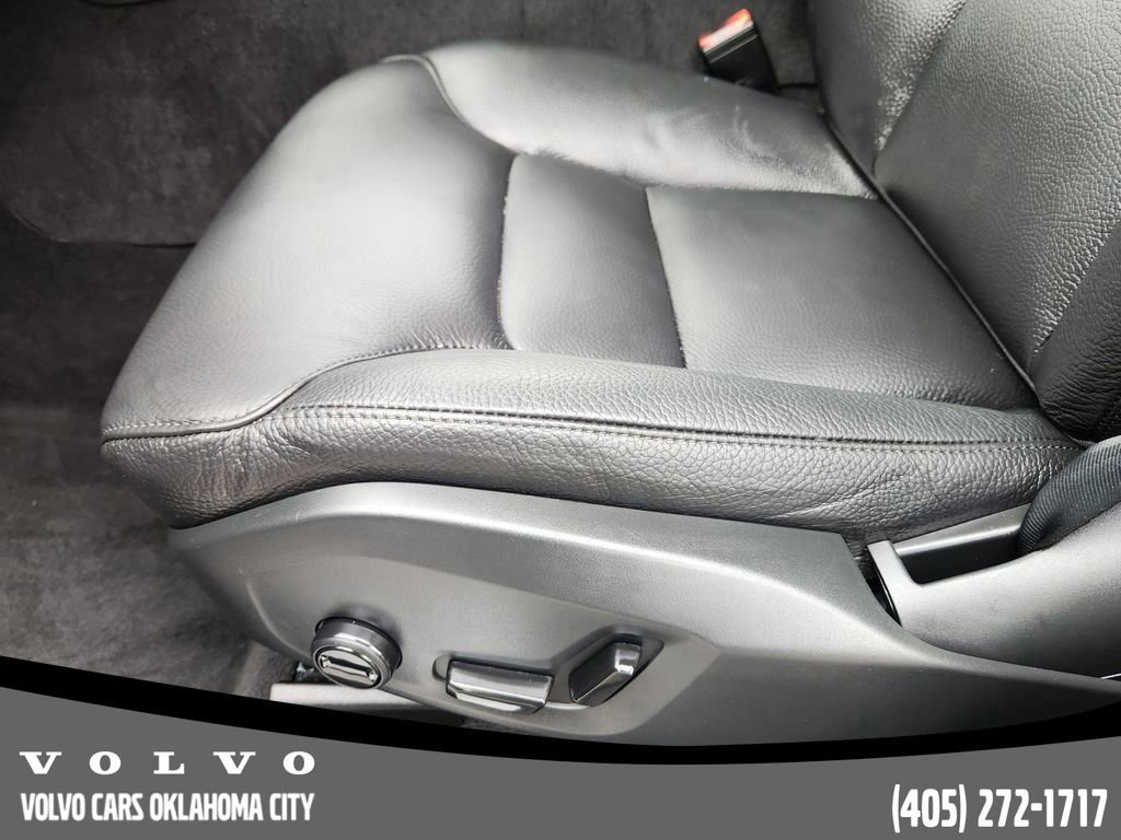 Certified 2025 Volvo XC60 T8 Plus w/ Protection Package Premier image 23