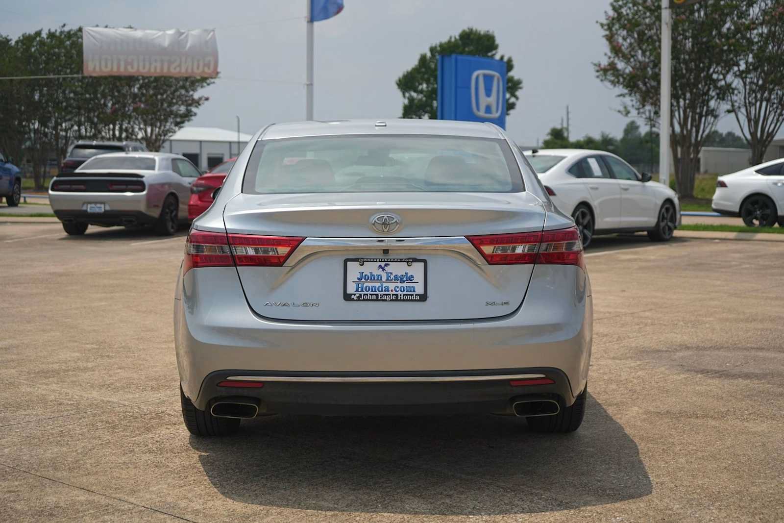 Used 2018 Toyota Avalon XLE FWD image 5