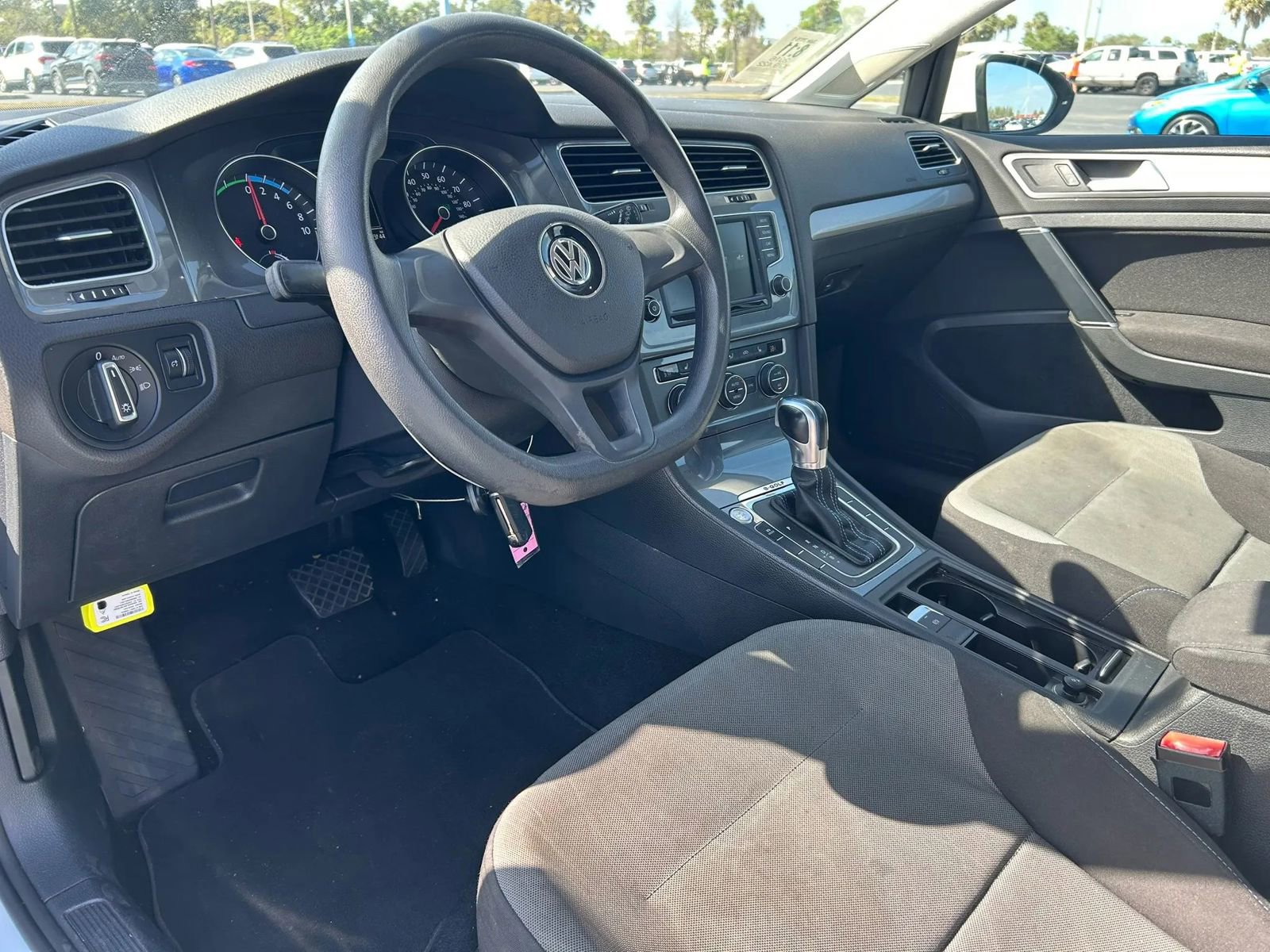 Used 2016 Volkswagen e-Golf SE FWD image 10