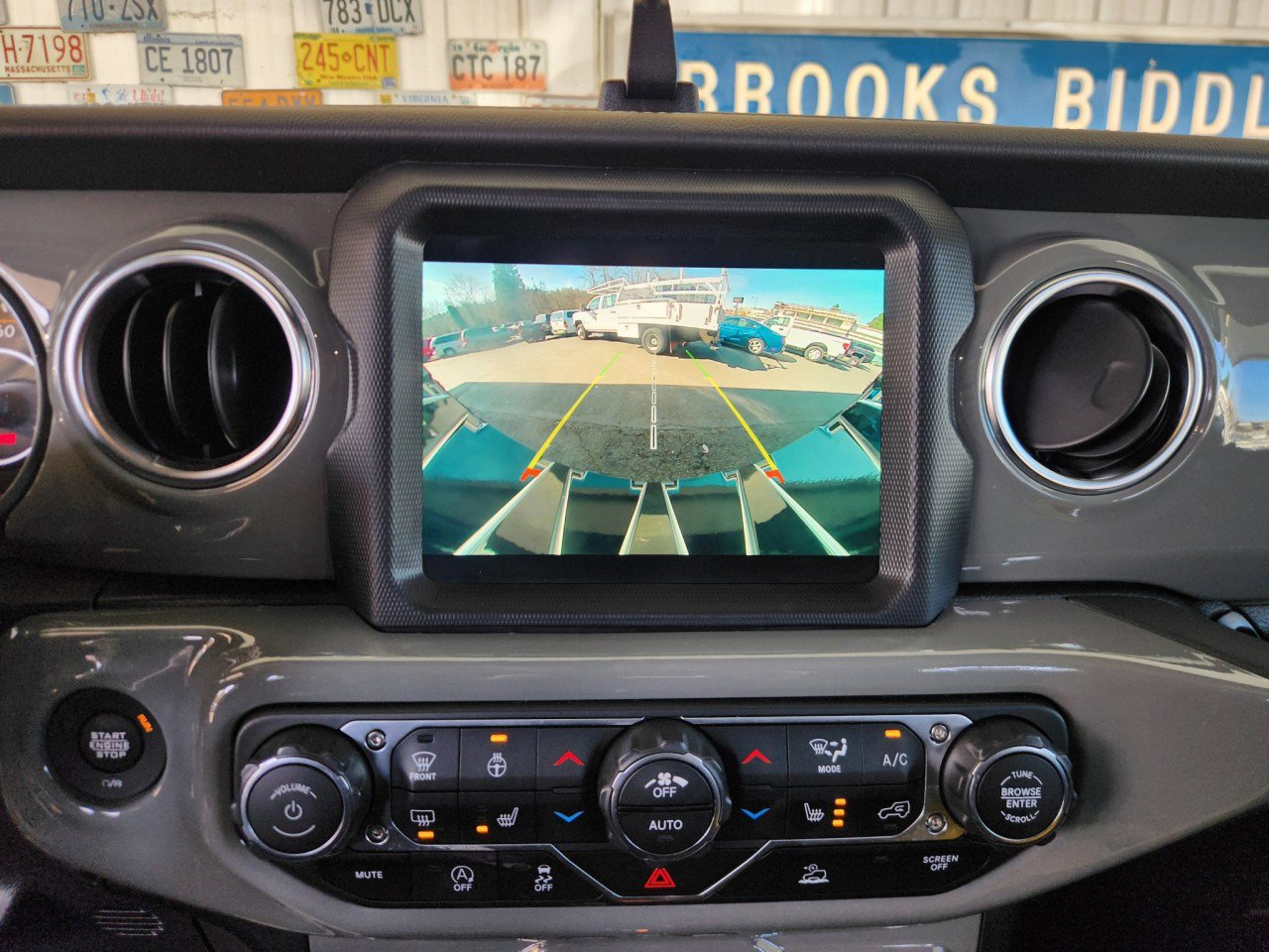 Used 2022 Jeep Wrangler Unlimited Sahara w/ Cold Weather Group image 11