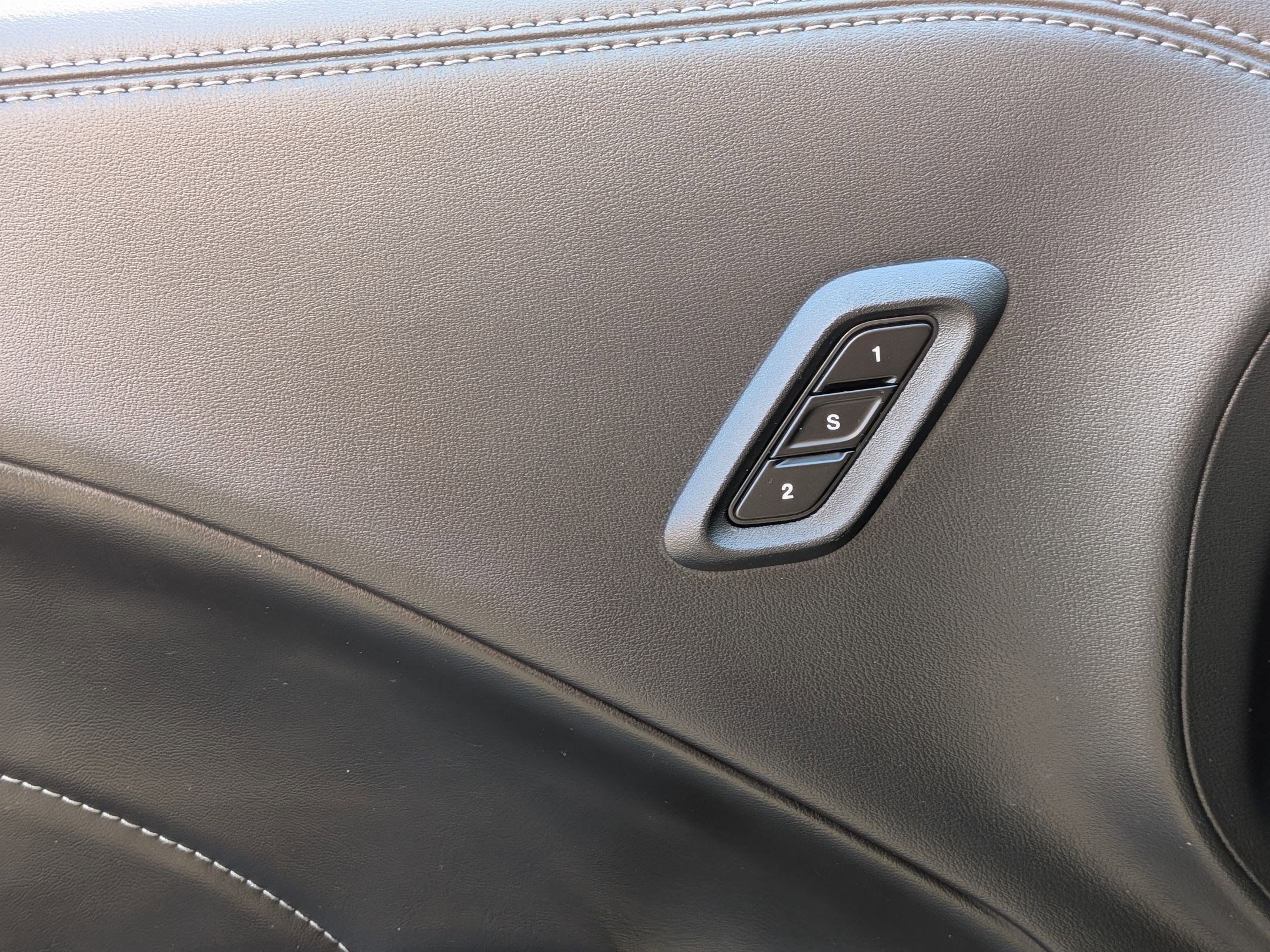 Used 2023 Dodge Challenger R/T w/ Plus Package image 12