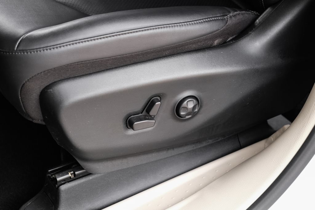 Used 2024 Chrysler Pacifica Touring-L FWD image 45